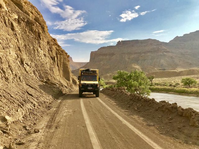 USA-Roadtrip-Unimog-in-Utah Canyon